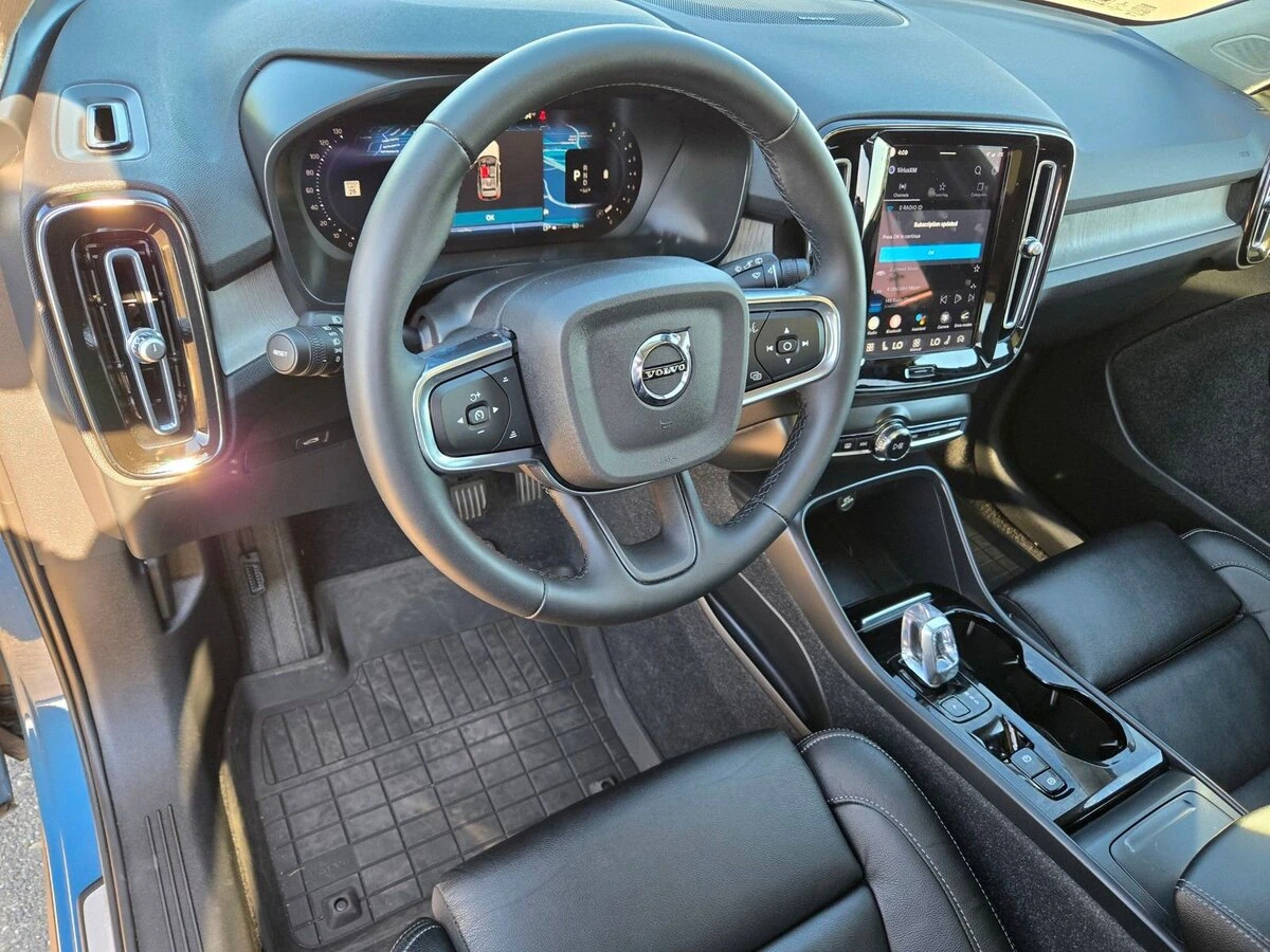 2023 Volvo - image 18