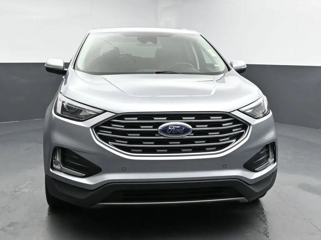 2022 Ford Edge Titanium photo 3