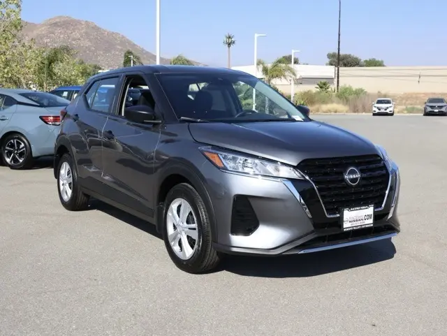 2025 Nissan KICKS PLAY Base's photo
