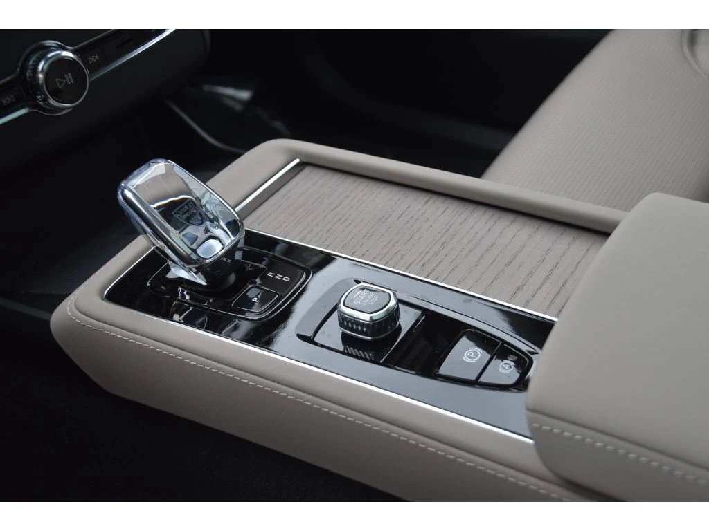 2026 Volvo - image 36