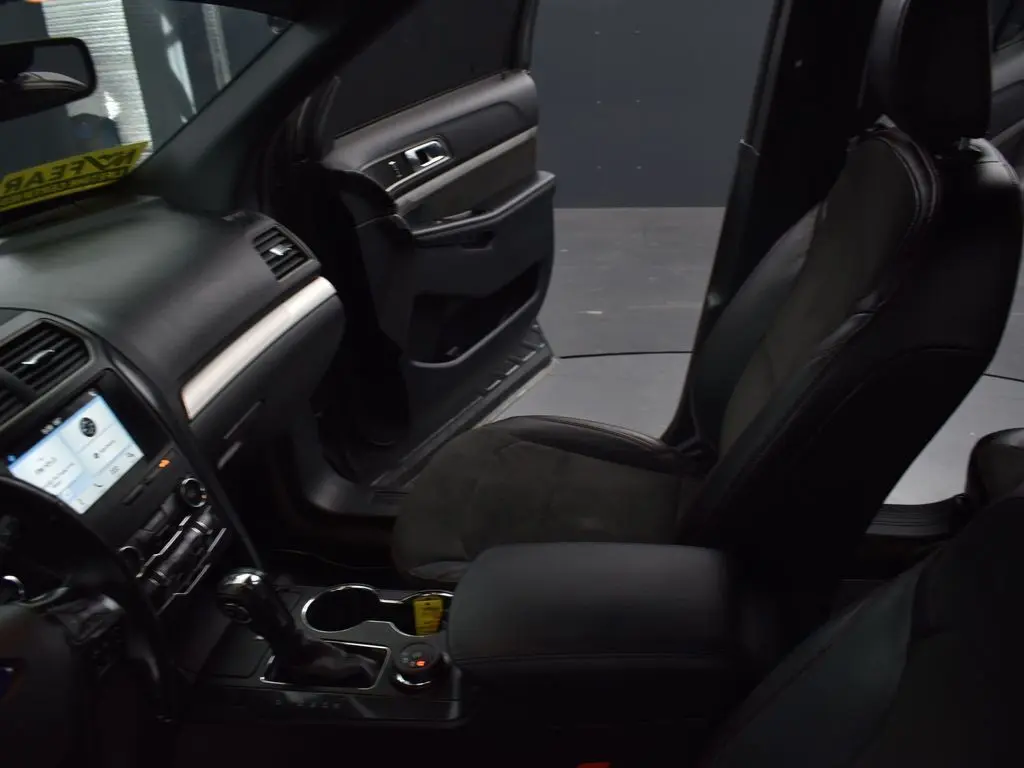 2018 Ford Explorer XLT photo 21