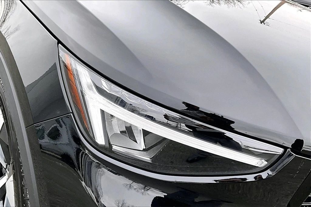 2026 Volvo - image 32