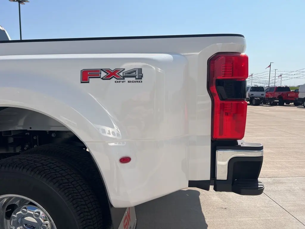 2026 Ford F-350 photo 9
