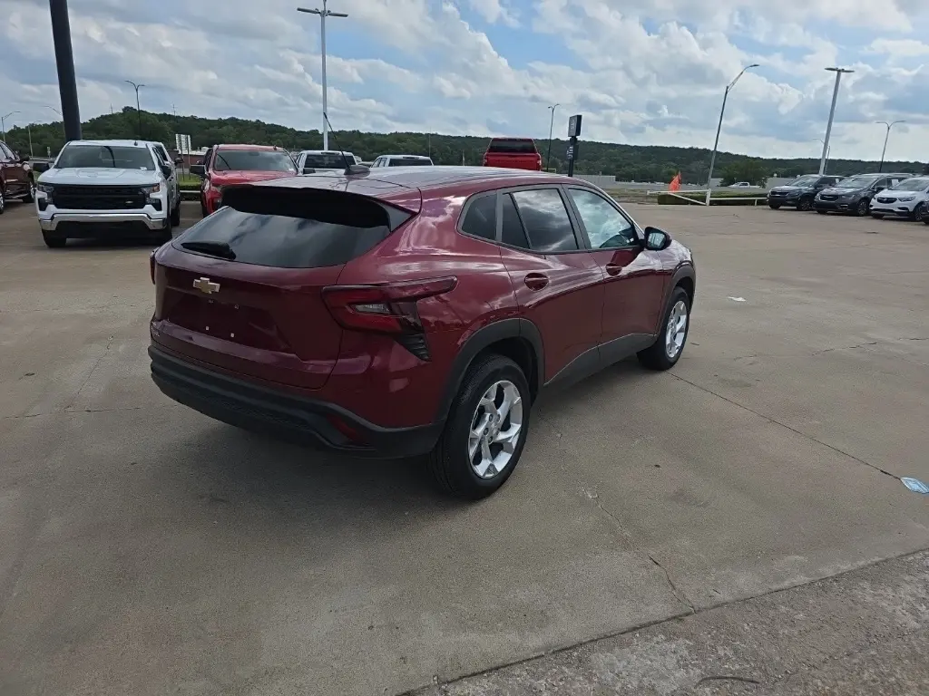 2024 Chevrolet Trax LS photo 3