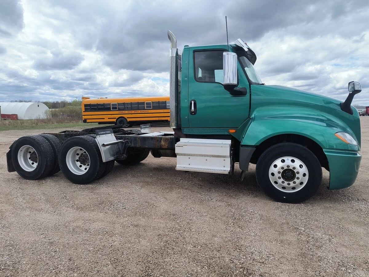 2022 International LT in Marshfield, WI — photo 3