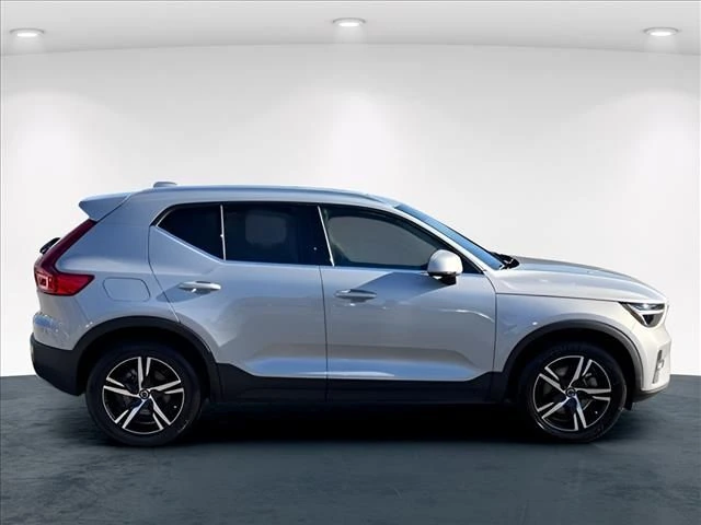 2023 Volvo - image 4