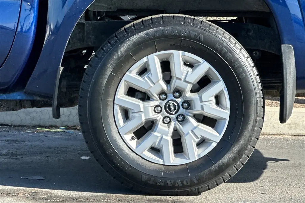 2022 Nissan Frontier SV photo 25