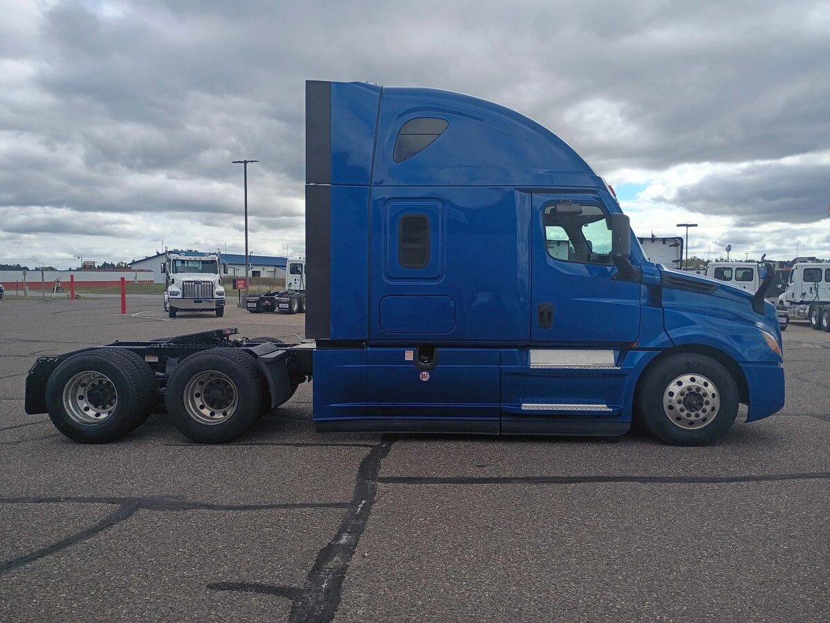 2022 Freightliner Cascadia — photo 4