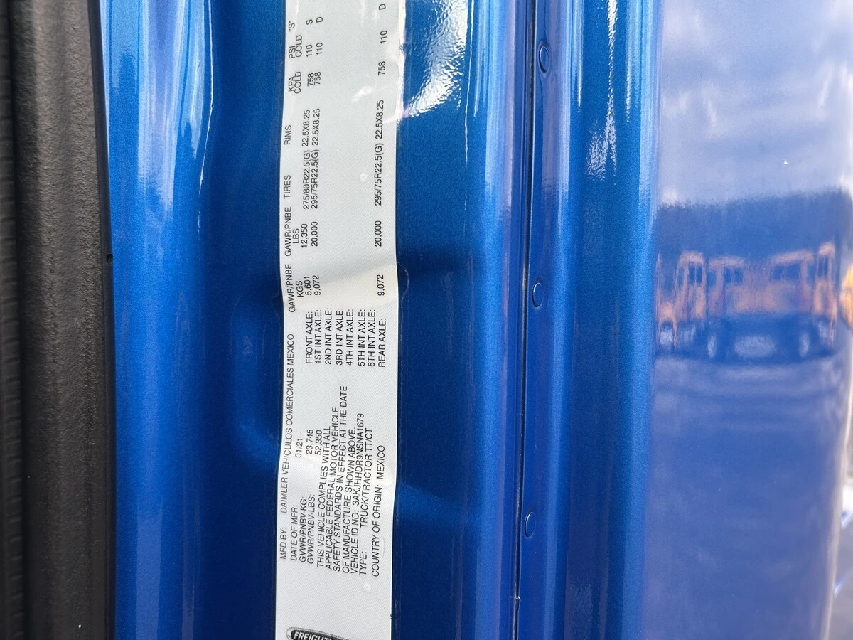 2022 Freightliner Cascadia - image 12