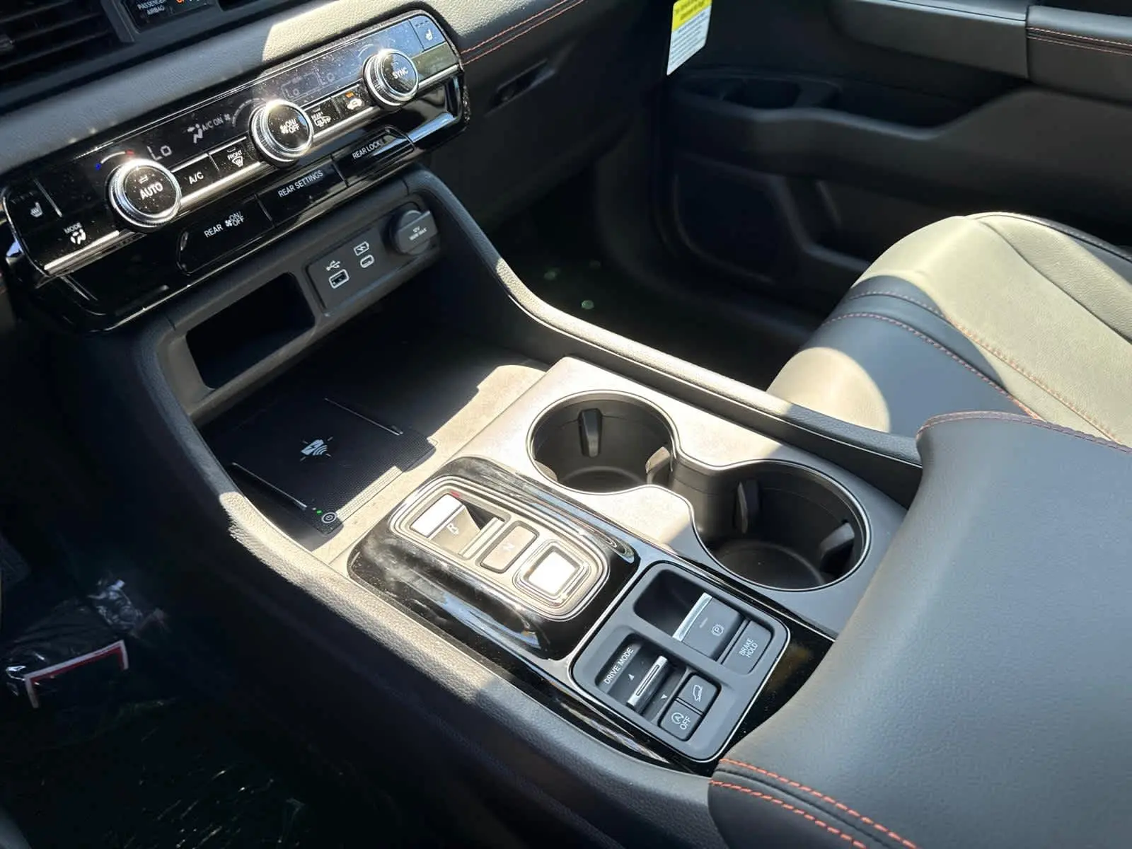 2025 Honda Pilot TrailSport photo 26