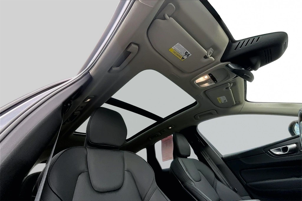 2026 Volvo - image 27