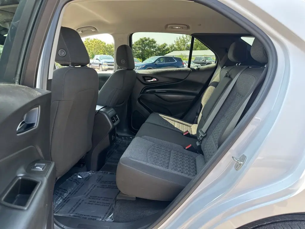 2024 Chevrolet Equinox LT photo 11