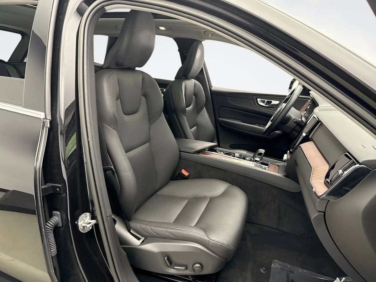 2023 Volvo - image 15