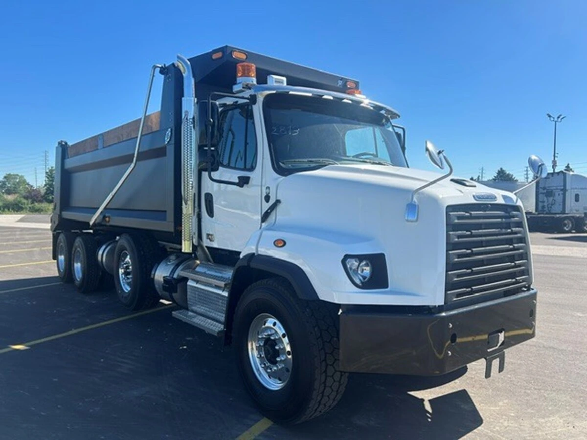 2027 Freightliner 114SD — photo 3