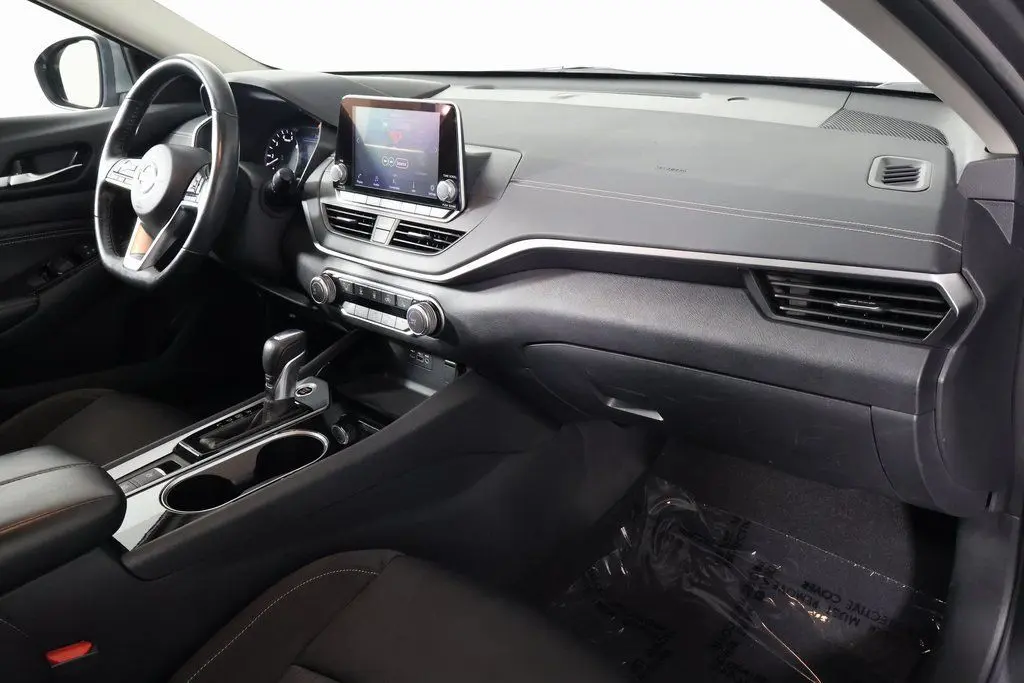 2022 Nissan Altima 2.5 SV photo 9