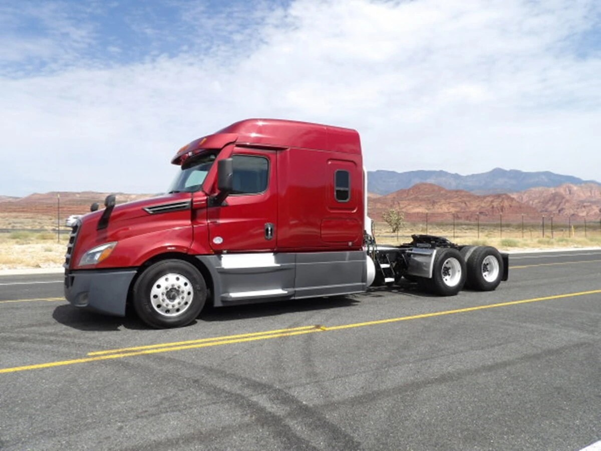 2022 Freightliner Cascadia — photo 2