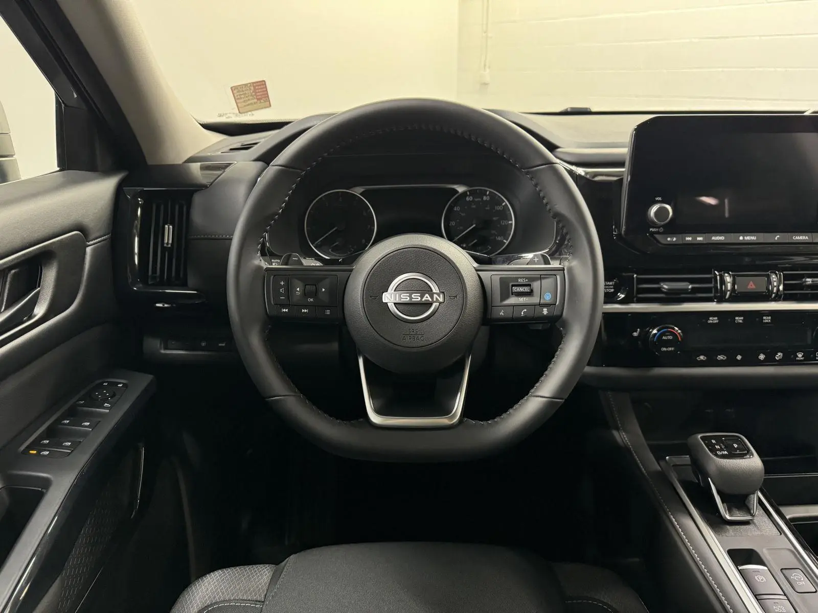 2025 Nissan Pathfinder SV photo 12
