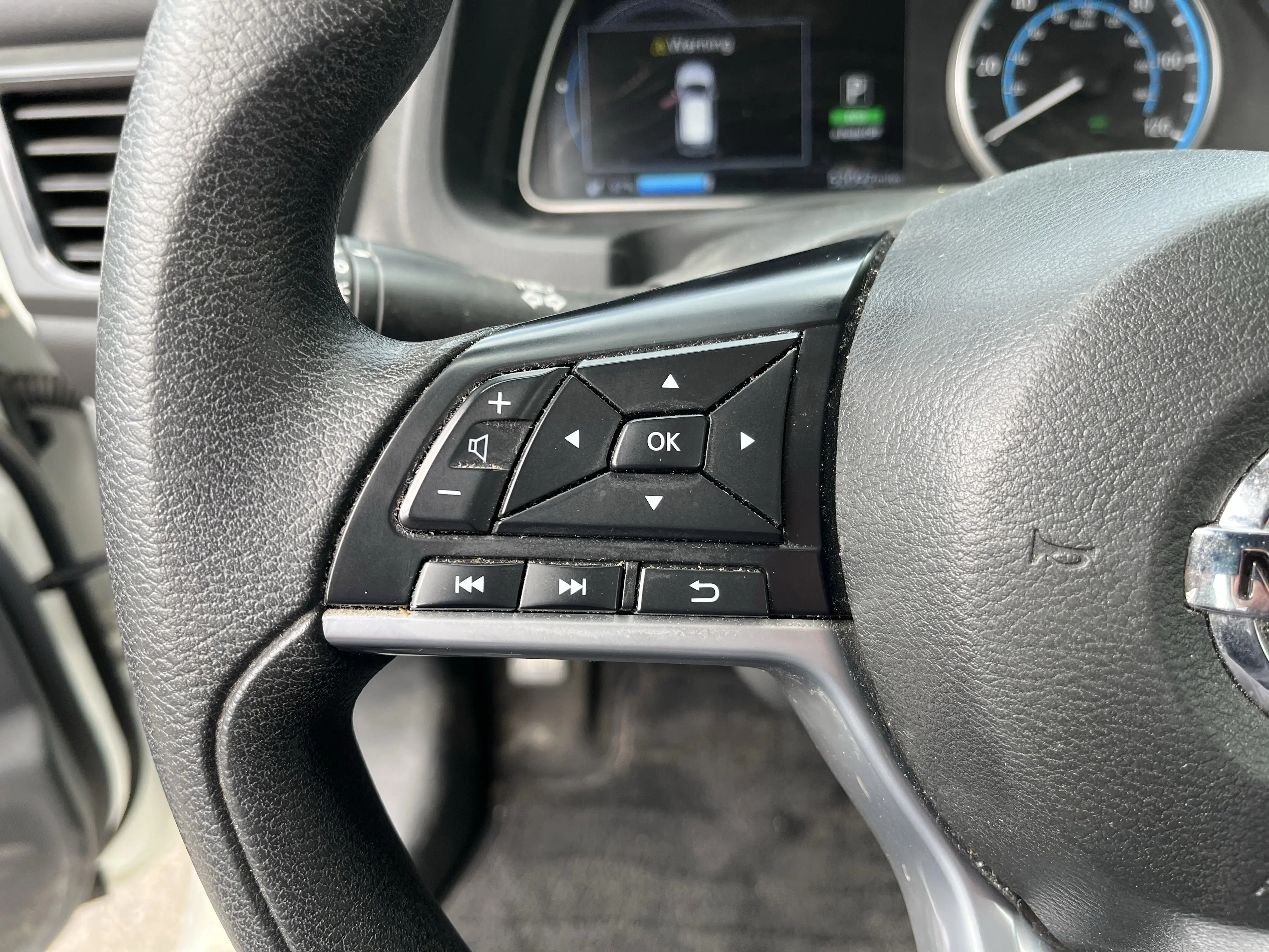 2022 Nissan Leaf Plus photo 12