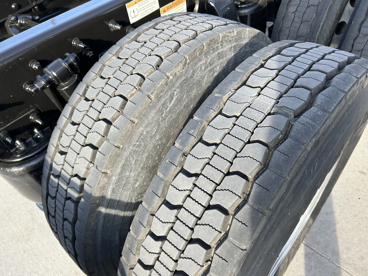 2020 Freightliner Cascadia - image 9