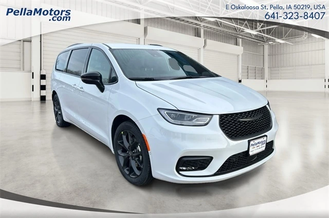 2026 Chrysler Pacifica Select's photo