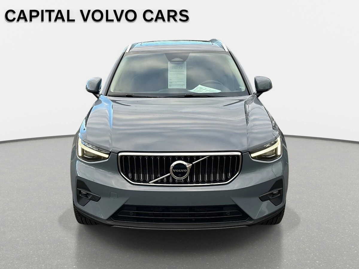 2023 Volvo - image 8