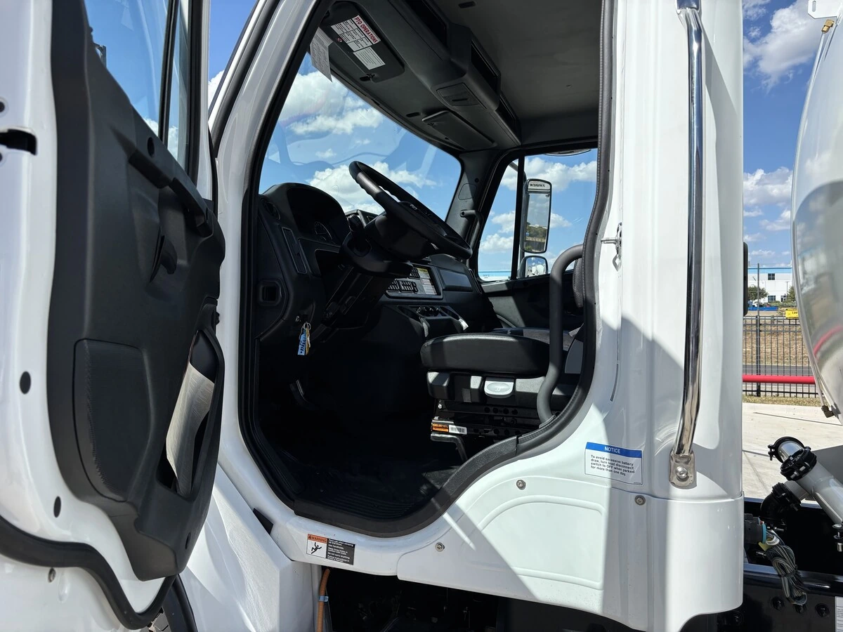2027 Freightliner M2 106 — photo 7