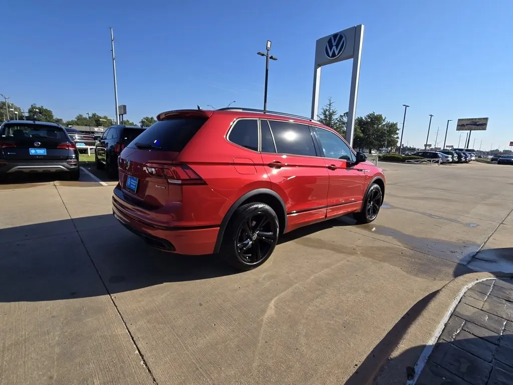2024 Volkswagen Tiguan SE R-Line Black photo 4