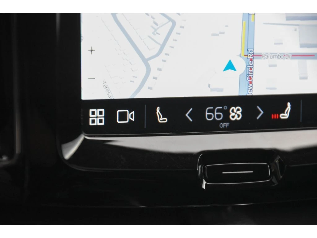 2025 Volvo - image 23