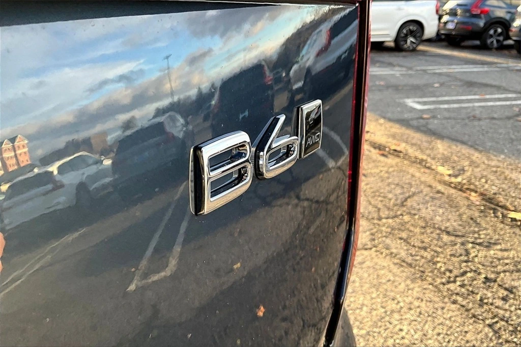 2026 Volvo - image 9