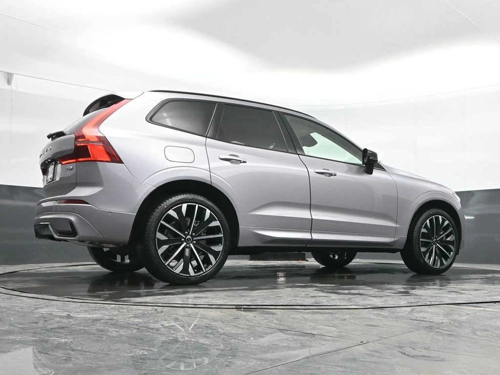 2026 Volvo - image 38