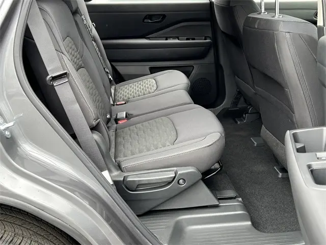 2025 Nissan Pathfinder S photo 22