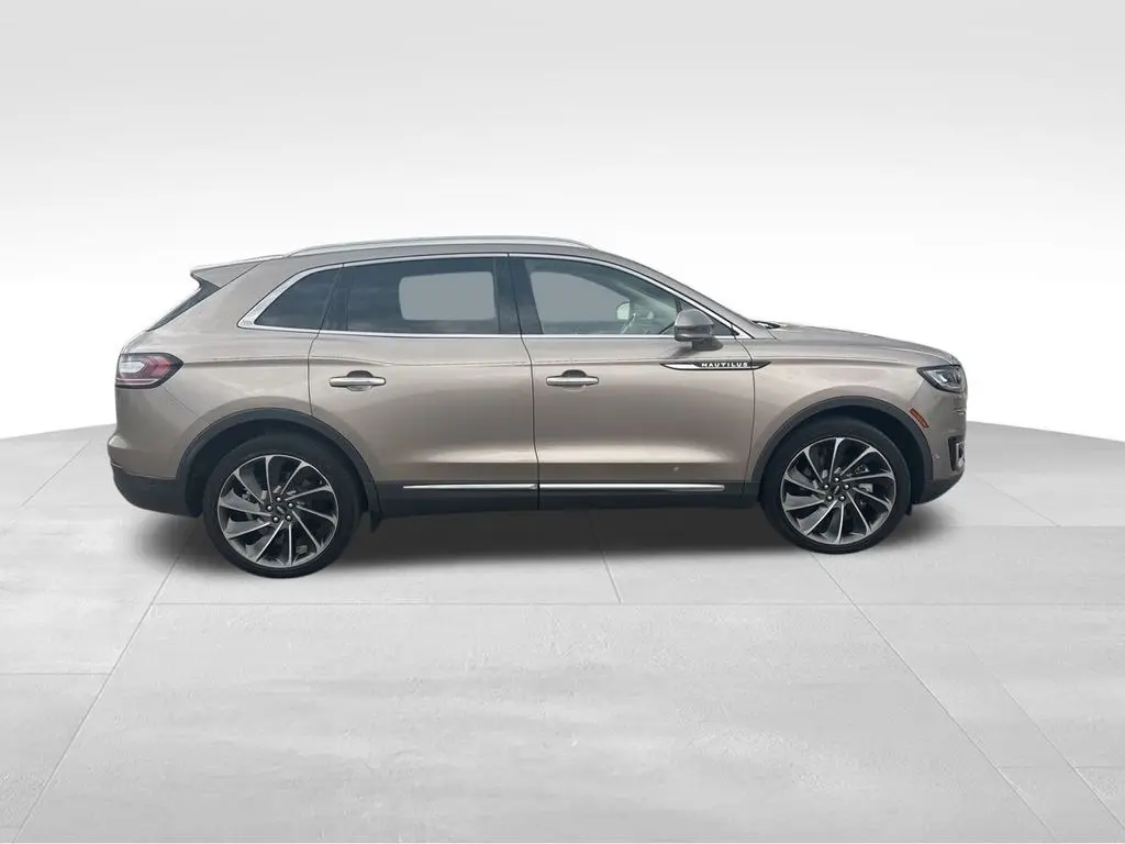 2019 Lincoln Nautilus Reserve photo 4