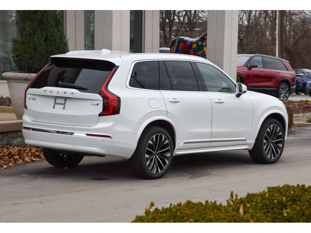 2026 Volvo - image 4