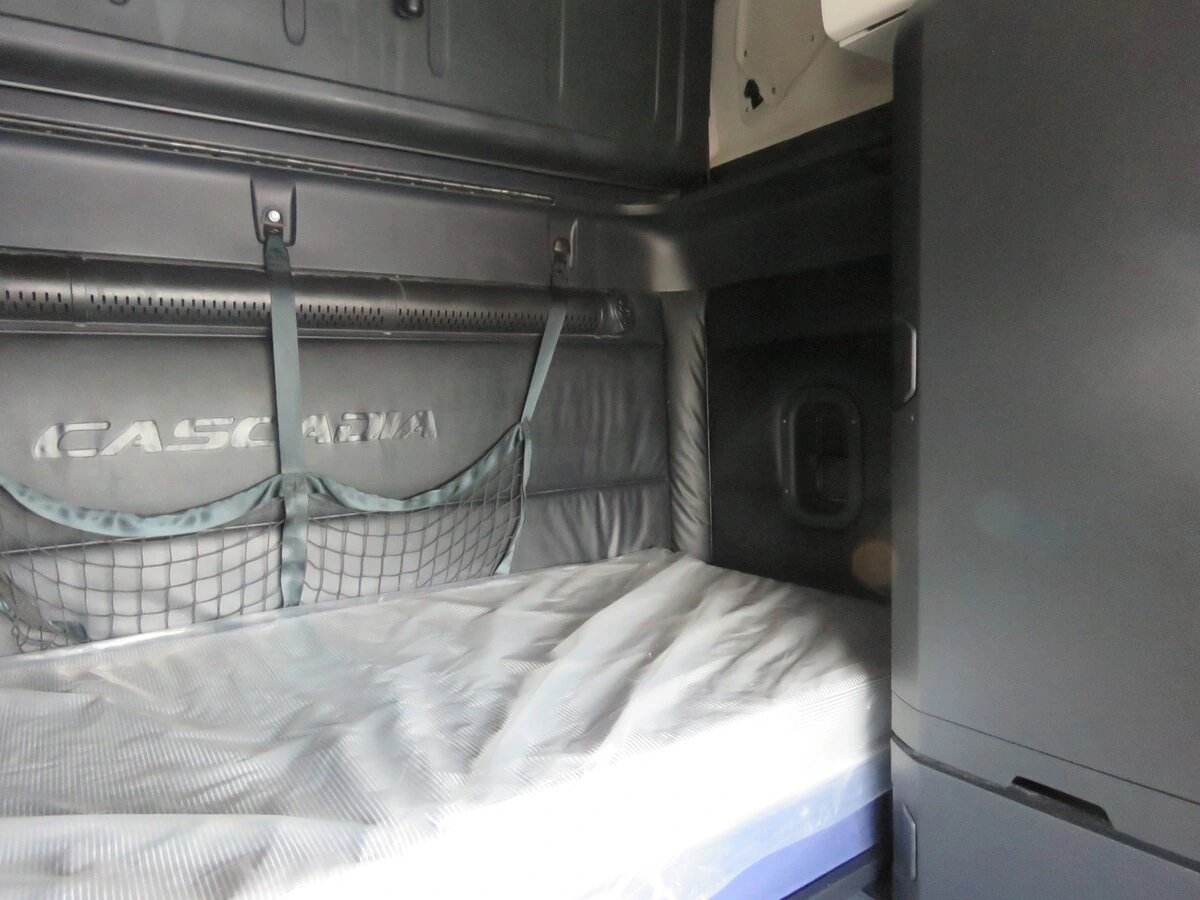 2023 Freightliner Cascadia - image 16