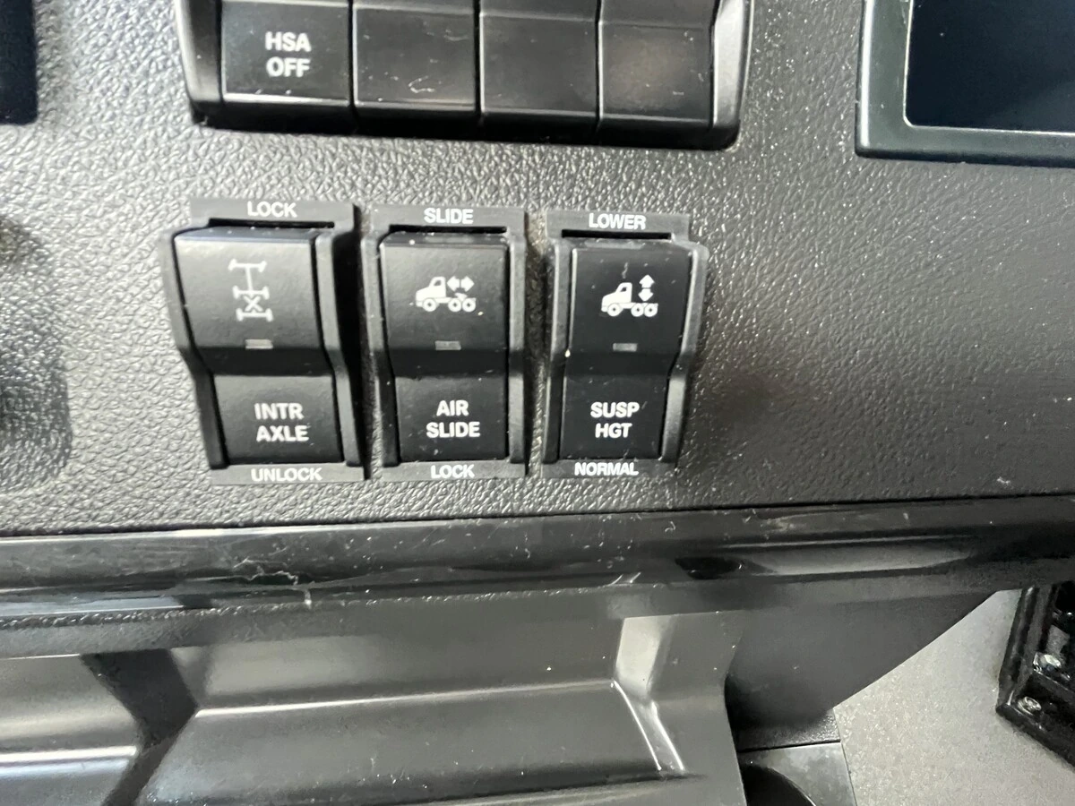 2023 Freightliner Cascadia - image 27