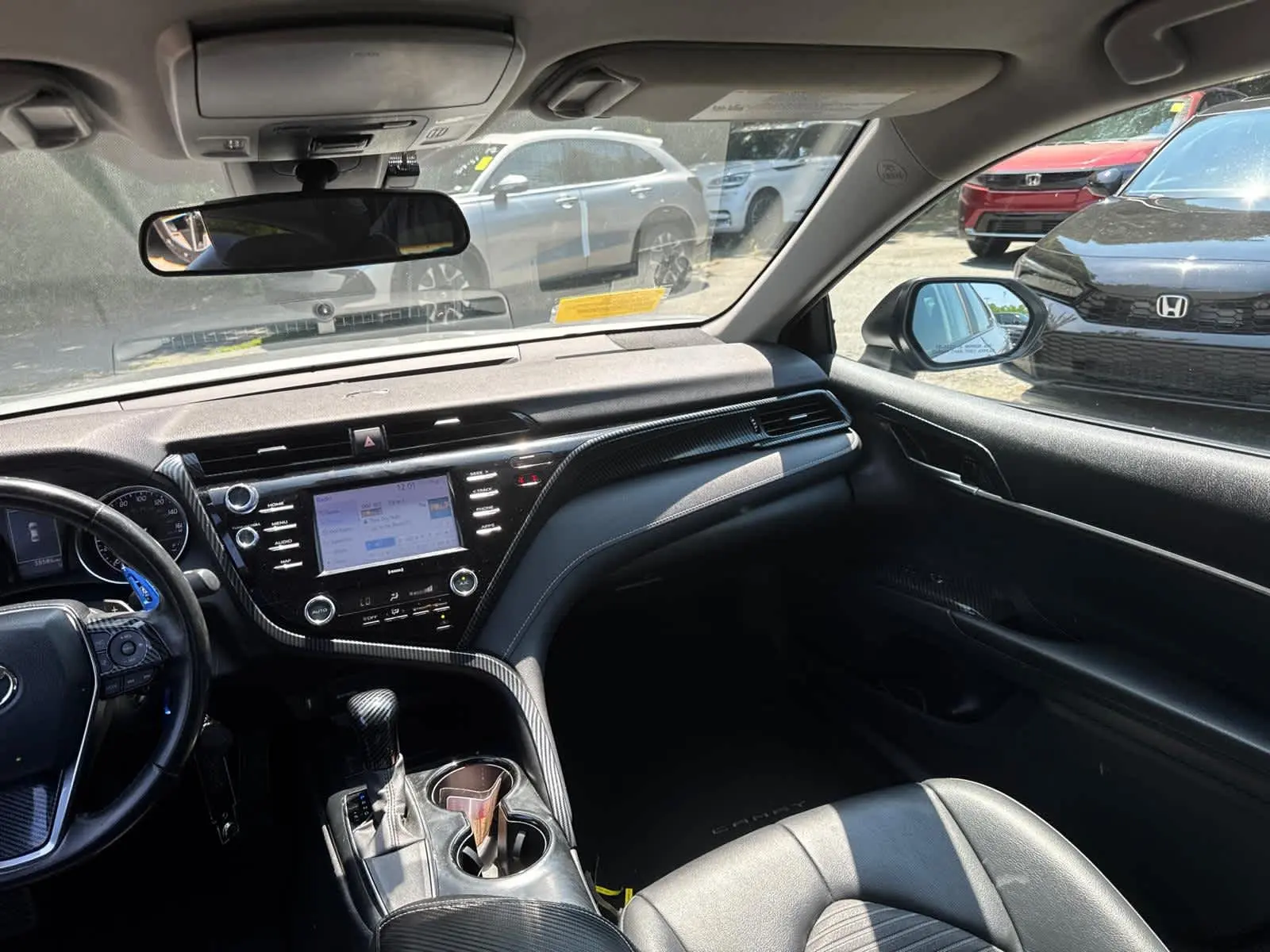 2020 Toyota Camry SE photo 32