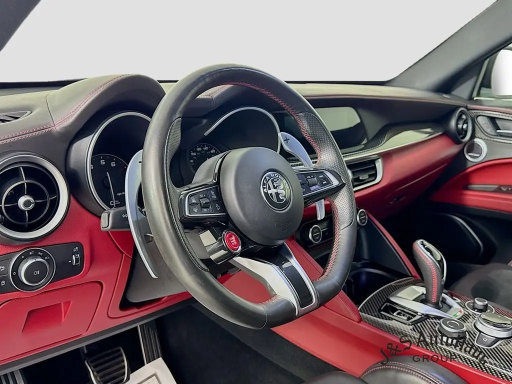 2021 Alfa Romeo Stelvio Quadrifoglio photo 9