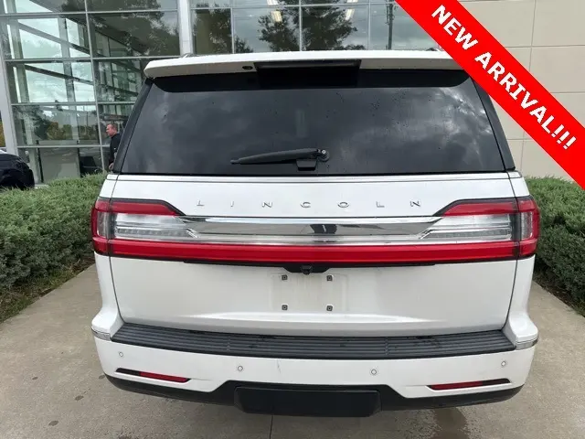 2018 Lincoln Navigator Select photo 2