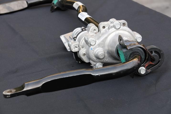 Quick-Disconnect Sway Bar Cutaway