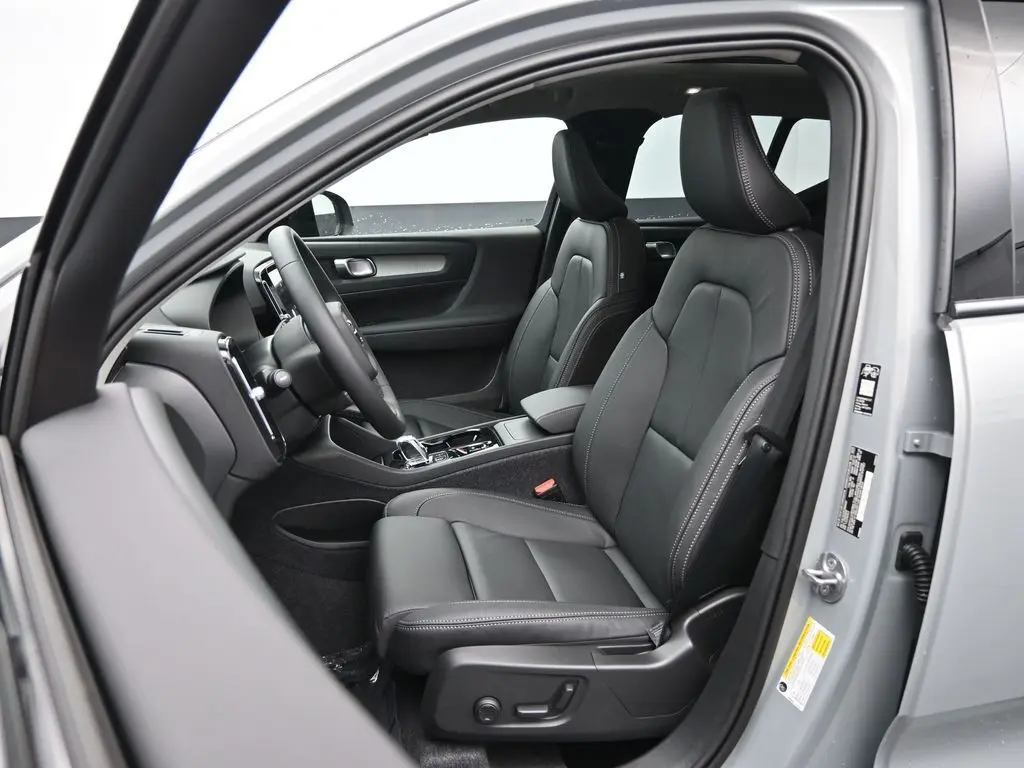 2026 Volvo - image 20