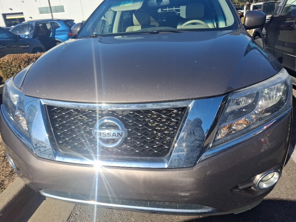 Used 2014 Nissan Pathfinder Platinum with VIN 5N1AR2MM8EC700949 for sale in Merriam, KS