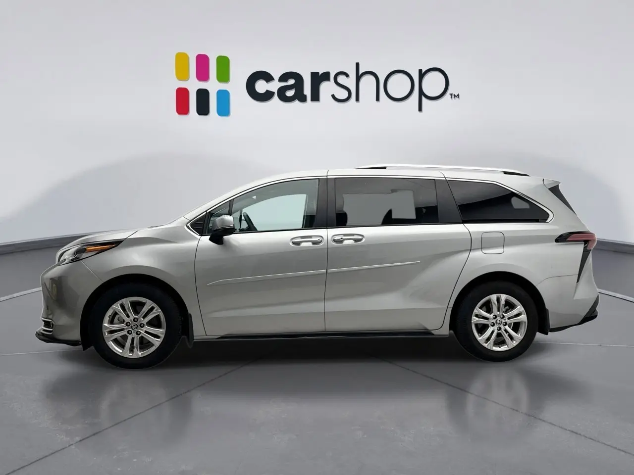 2023 Toyota Sienna Platinum photo 2