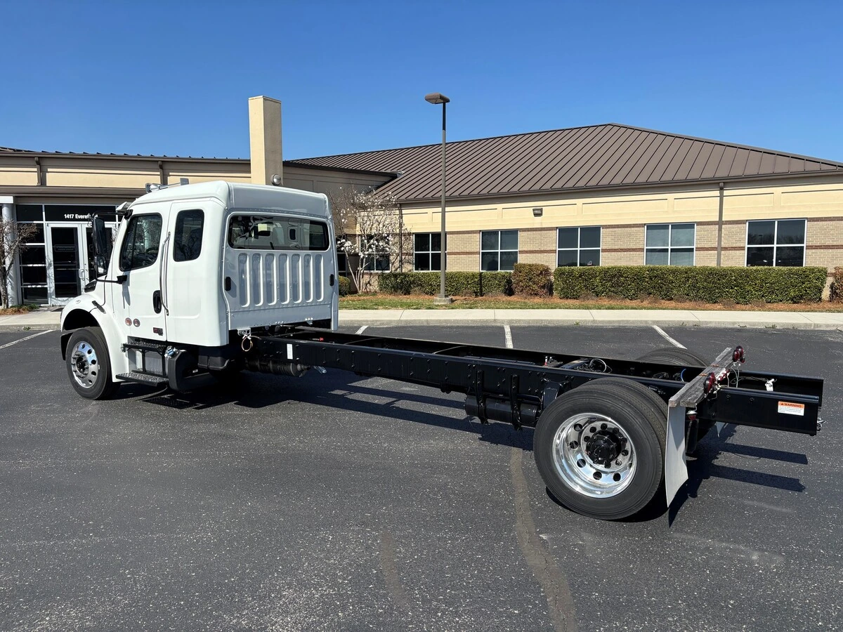 2025 Freightliner M2 106 in Fort Worth, TX — photo 7