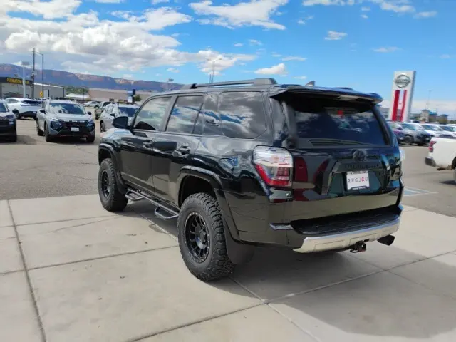 2019 Toyota 4Runner TRD Off-Road Premium photo 2