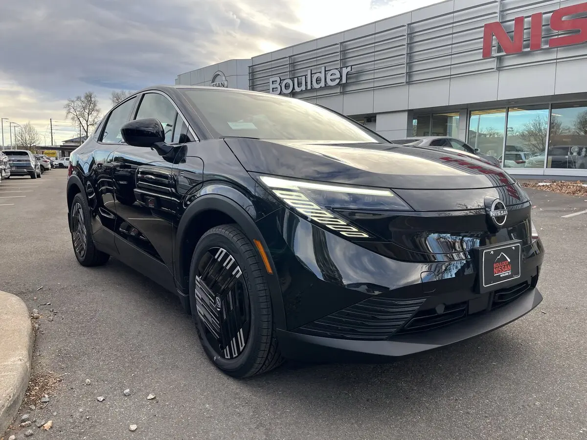 2026 Nissan Leaf S photo 2