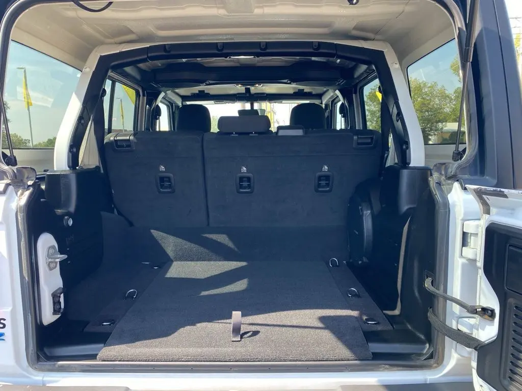 2023 Jeep Wrangler Rubicon 4xe photo 9