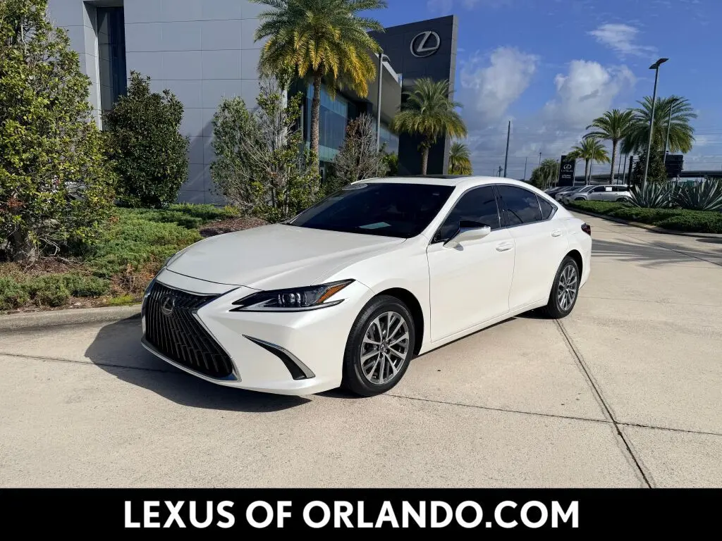 2023 Lexus ES 350's photo