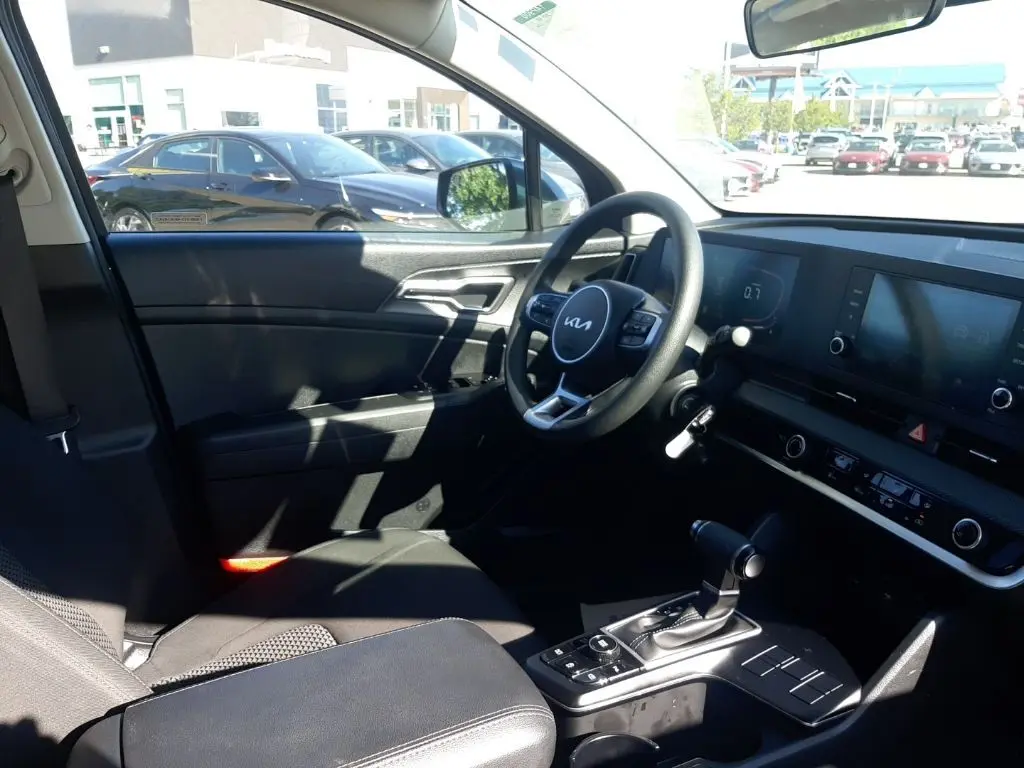 2024 Kia Sportage LX photo 10
