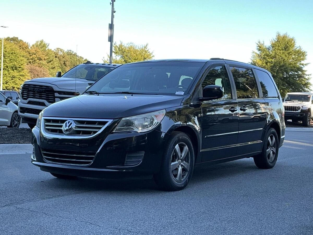 2011 Volkswagen Routan SE