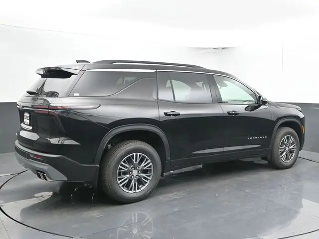 2026 Chevrolet Traverse 2LT photo 7
